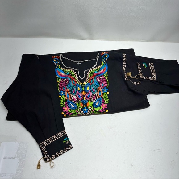 Mexican artesanal Embroidered Black Women's Top size L - Picture 8 of 8